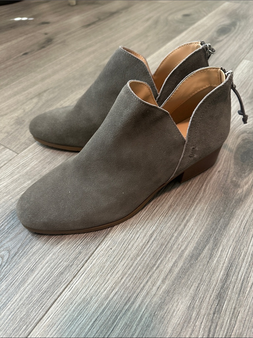 Kenneth Cole REACTION Side Skip Gray Suede V-Cut Ankle Booties